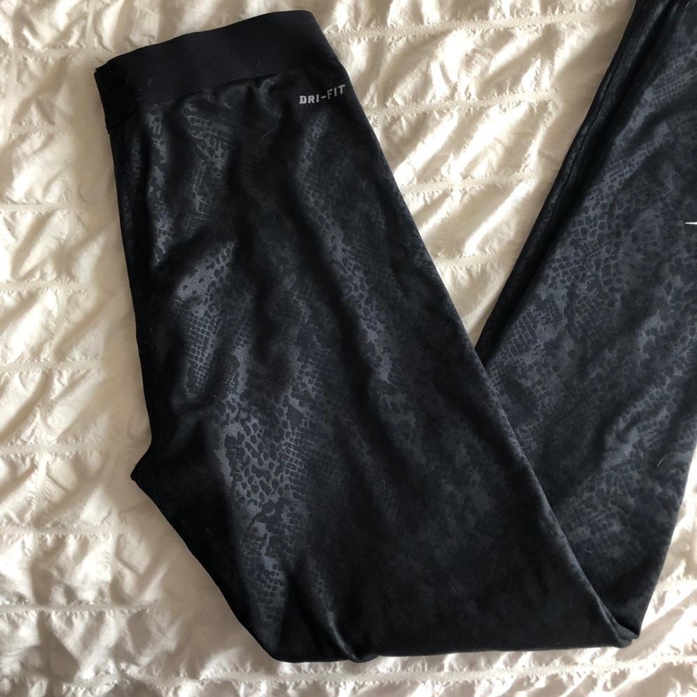 Nike Pro Sleek Black Snake Print Legging